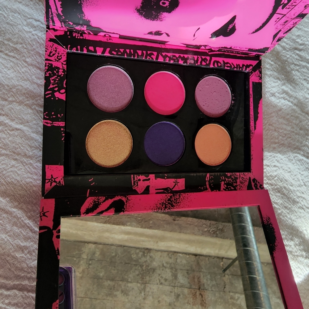 MTHRSHP Subversive La Vie En Rose Eyeshadow Palette BNIB
